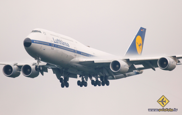 Boeing 747-830
